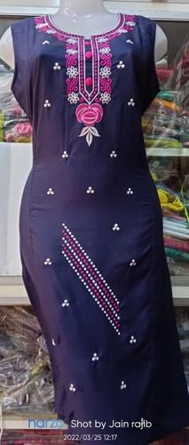 Stylish And Comfortable Straight Ladies Designer Sleeveless Rayon Kurti In Formal Wear Bust Size: 36 Inch (In)