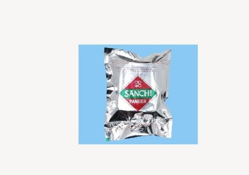 भोजन के लिए 100 ग्राम ताजा और स्वादिष्ट सांची पनीर, वसा -20%, कुल ठोस - 40%, आयु समूह: वयस्क