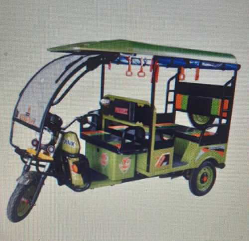 Iron Body Material Five Seater Battery Operated E Rickshaw Vehicle, Green Color