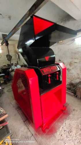 Automatic Red And Black Plastic Scrap Grinder Machine Production Capacity 300-400 Kg/Hr