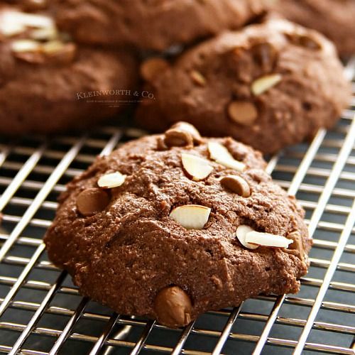 Mouth Watering And Delicious Tasty Chocolate Almond Cookies Fat Content (%): 3.8  Milligram (Mg)