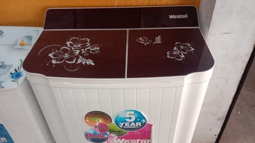 Automatic 200 Voltage Top Loading White And Maroon Color Domestic Washing Machine