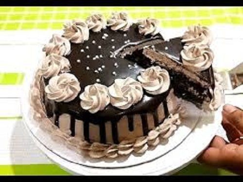 Hygienic Prepared Mouth Watering Taste Round Chocolate Cream Birthday Cake