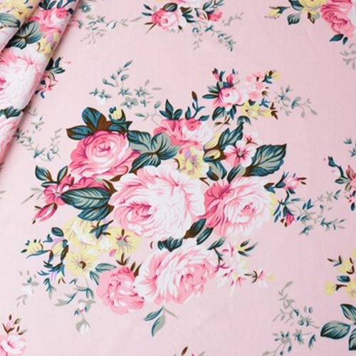 आकर्षक और ट्रेंडी पिंक (गुलाबी) रंग का फ्लोरल प्रिंटेड 100% रेयॉन फ़ैब्रिक, पहनने में आरामदायक, उपयोग करने में आरामदायक: टेक्सटाइल इंडस्ट्री