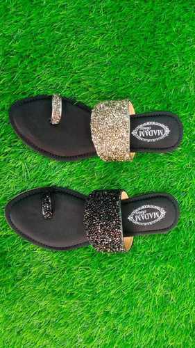 Slip Proof Elegant Look Comfortable To Wear Skin Friendly Leatherite Casual Slipper