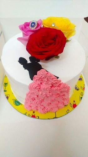 1 Kg Fresh And Delicious Vanilla Flavour Cake With Couple And Flower Design