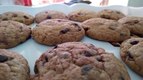 Fresh And Delicious Baked Round Crispy Chocolate Cookies, Pack Of 100 Gram