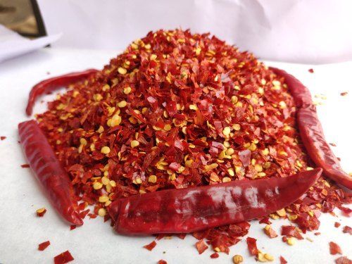 Red Colour Spicy And Flavourful Vitamins Enriched Chilly Flakes For Cooking