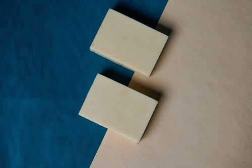 White 100% Natural Rich Fatty Acid Goat Milk Soap For Soft And Nourished Skin