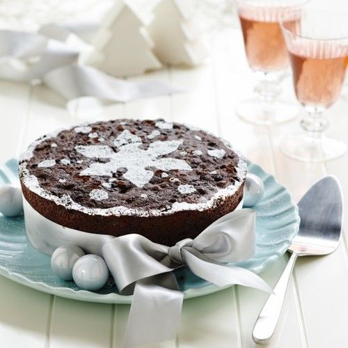 Delicious Taste And Mouth Watering Chocolate Christmas Cake