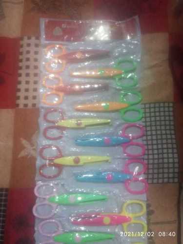 Various Highly Durable Fine Finish And Rust Resistant Plastic Scissor 