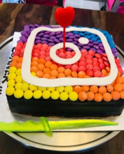 जन्मदिन समारोह के लिए आयताकार इंस्टाग्राम लोगो वेनिला फ्लेवर केक अतिरिक्त सामग्री: आटा