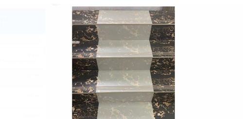 नॉन-स्लिप 4 फीट, मोटाई 15 मिमी, सीढ़ियों के लिए काले और सफेद ग्रेनाइट टाइल्स, स्टेप और राइजर, पॉलिश सतह के उपचार के साथ सीढ़ी