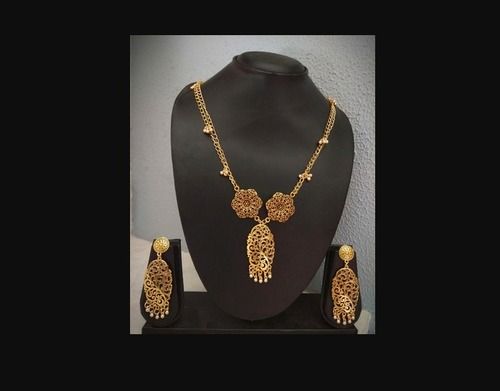 Golden Tone Floral Pendant And Matching Earring Set With No Overlay On Metal Gender: Women