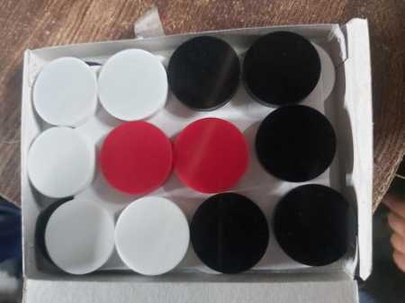 Round Black And White Acrylic Carrom Coins With 4Mm, 5Mm And 6Mm Thickness