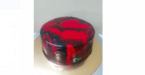 Round Shape, Fresh And Rich Taste Choco Strawberry Cake For Any Occasions