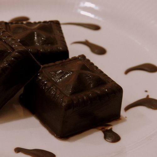  स्वादिष्ट प्राकृतिक महीन स्वाद वाला भूरा रंग घर का बना डार्क चॉकलेट
