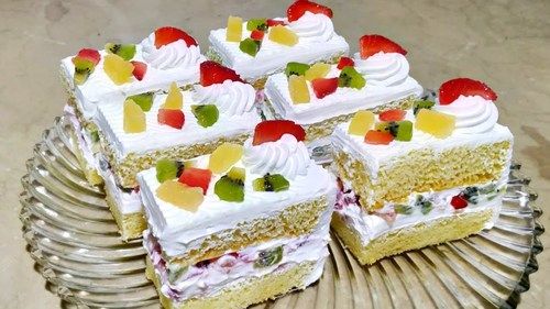 Fresh And Natural Rectangle Sweet Fruit Pastry With No Artificial Flavor