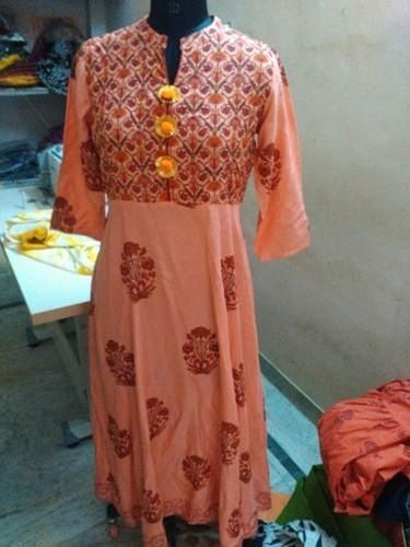 Quick Dry Peach Colour And 3/4Th Sleeve Block Printed Pattern Ladies Kurti For Casual Wear