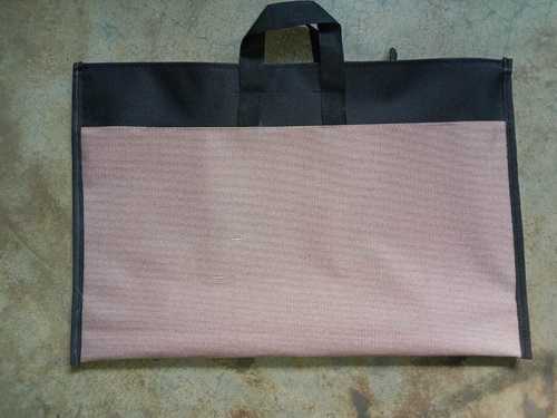 हैंडल के साथ काले और गुलाबी रंग का बहुउद्देश्यीय स्टोरेज ऑर्गनाइज़र यूटिलिटी बैग अधिकतम भार: 9 ग्राम (G)