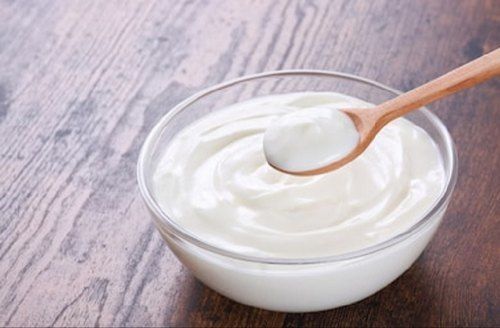 Pure Fresh Creamy Curd 1 Kg With White Color And 1 Day Shelf Life, Rich In Vitamin D