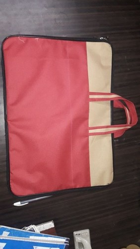 हैंडल के साथ लाल और क्रीम रंग का बहुउद्देश्यीय स्टोरेज ऑर्गनाइज़र यूटिलिटी बैग अधिकतम भार: 9 ग्राम (G)