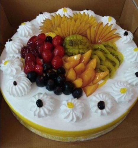 Rich Taste, Eggless And Fresh Vanilla Flavor Fruit Cake For Any Occasion Fat Contains (%): 14 Percentage ( % )