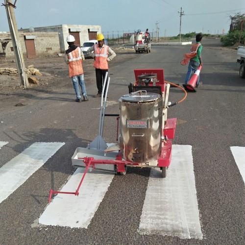 Manual Road Marking Paint Machine with 100 Kilograms Capacity