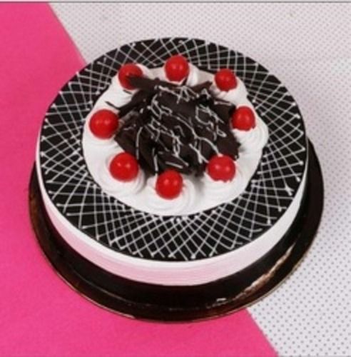 Round, Eggless And Fresh Premium Black Forest Cake For Any Occasion