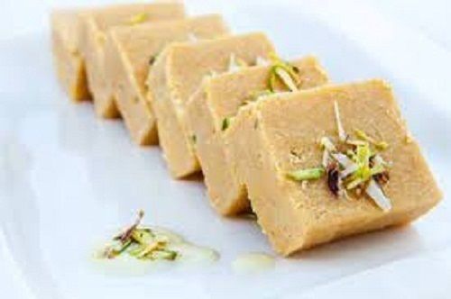 No Artificial Color Rich Aroma Delectable Taste Hygienic Prepared Fresh Kaju Pista Barfi