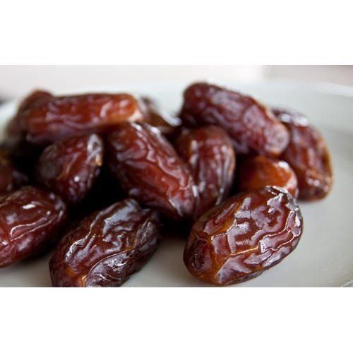 High Fiber and Packed with Nutrients Brown Colour A Grade Wet Dates, Good for Heart