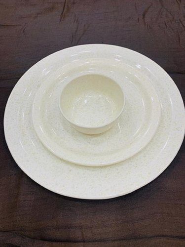 Plastic White Color Plain Plates For Dinner With Round Shape And 10.5 Inch Size