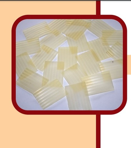 नाश्ते के लिए खस्ता और कुरकुरे वेव बिस्किट सफेद आलू के चिप्स और साबूदाना आधारित छर्रों