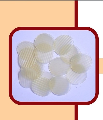 फ्रेंच खस्ता और नमकीन सफेद आलू के चिप्स और साबूदाना आधारित स्नैक पेलेट्स