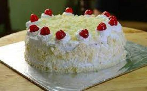 Hygienic Prepared Sweet And Creamy Taste Strawberry Cherry Birthday Cake (1 Kilogram)