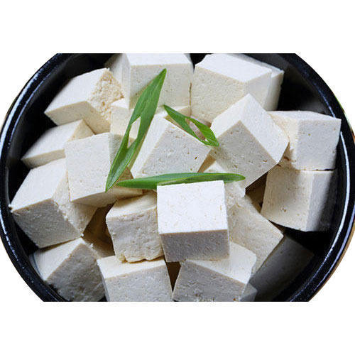 A Grade White Colour Fresh Paneer With 1 Day Shelf Life And Original Flavor