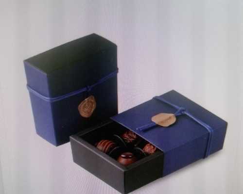 Blue Chocolate Cardboard Box In Blue Color And Plain Pattern, Square Shape
