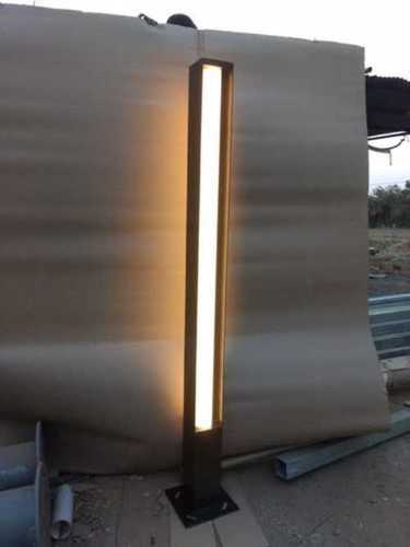 Mild Steel Designer Garden Pole Light In Cool White Light Color, Height 6 Feet Efficiency: High