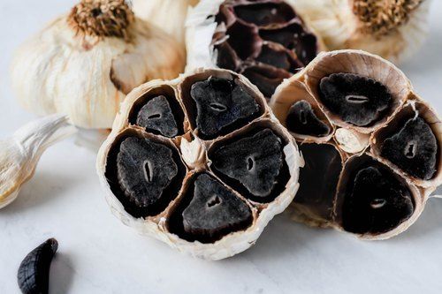 Solid  A Grade And Black Colour Garlic With Treating Heart Disease And Preventing Cancers