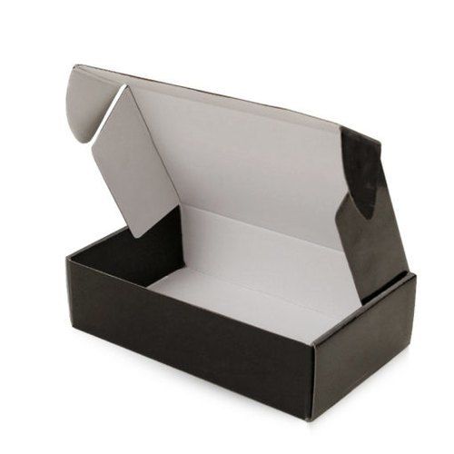  टिकाऊ और साफ करने में आसान काले रंग का कार्डबोर्ड नालीदार खाद्य पैकेजिंग प्लेन बॉक्स 