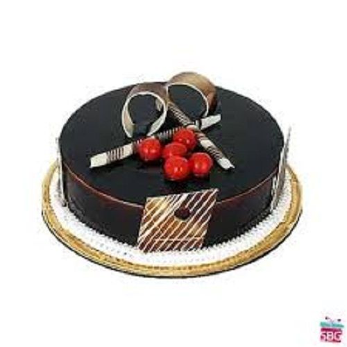 Tasty And Sweet Mouth Melting Round Shape Chocolate Blast Cake For Birthday Parties