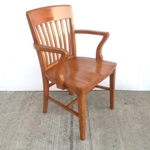 100% Water-proof Long Lasting And Strong Polished Brown Wooden Chair