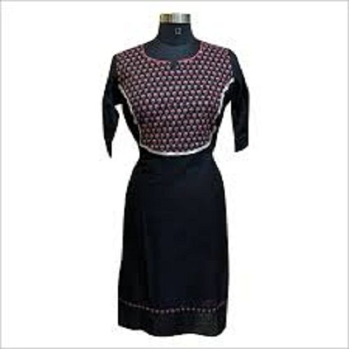 Shrink Resistance Skin Friendliness Designer 3/4 Sleeves Round Neck Printed Black Ladies Cotton Kurti