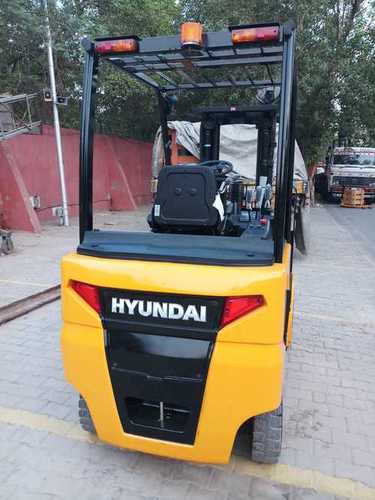 Electric Forklift Services By SHK HIRING PRIVATE LIMITED