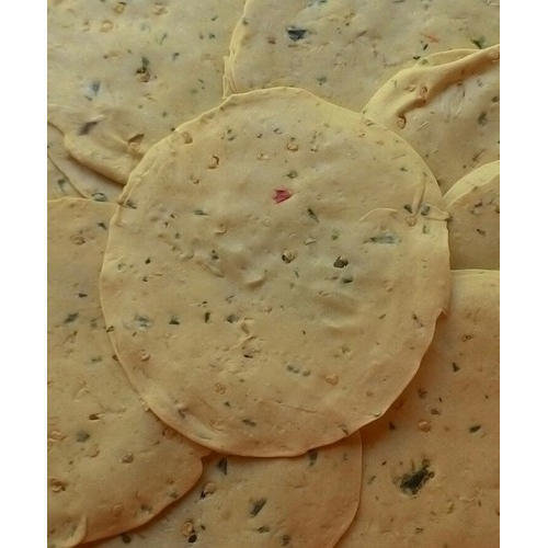 White 3-6 Inch Round Shaped Delicious And Aromatic Spicy Garlic Papad, 500 Gram