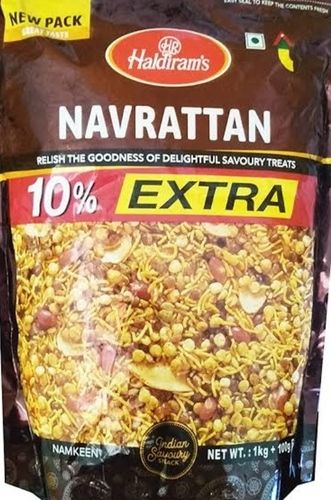 Ready To Eat Salty And Spicy Indian Snacks Haldirams Navratan Namkeen, Net Weight 1Kg