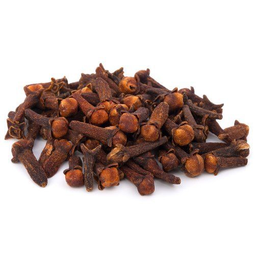 Dried and Brown Colour Cloves With 6 Months Shelf Life and Original Flavor
