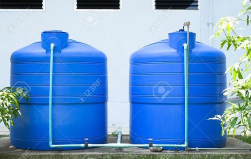  नीले रंग और प्लास्टिक सामग्री में वाटर स्टोरेज टैंक, 1000 लीटर पानी भंडारण क्षमता 