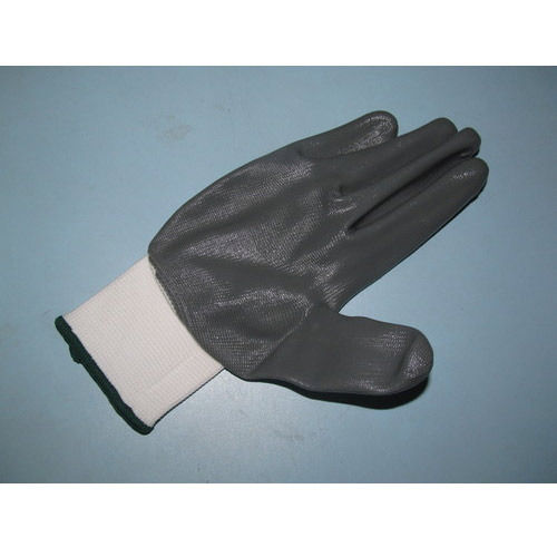 Plain Mid Forearm Length Grey Color Nitrile Coated Full Finger Gloves For Personal Safety