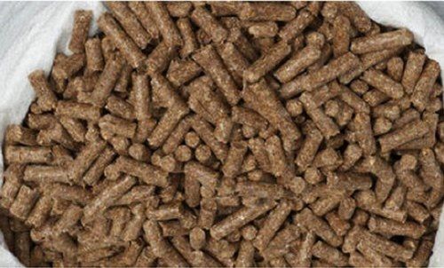 Brown Color Animals Cattle Feed With 3 Months Shelf Life And High In Nutrition Application: Water